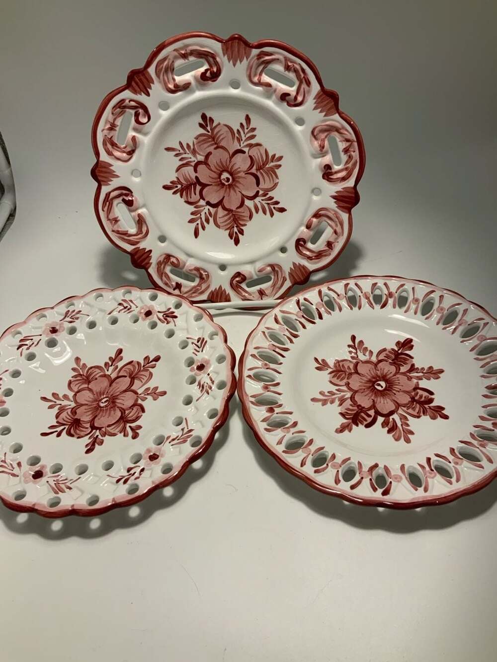 Style-Eyes by Baum Bros Reticulated Floral Plates Red White Ceramic Set of 3